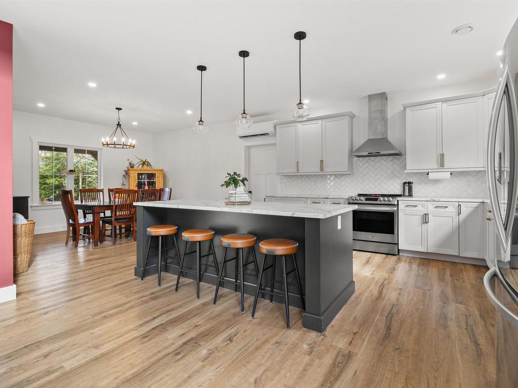 












9279 Peggys Cove Road

,
Hackett's Cove,




NS
B3Z 3M9

