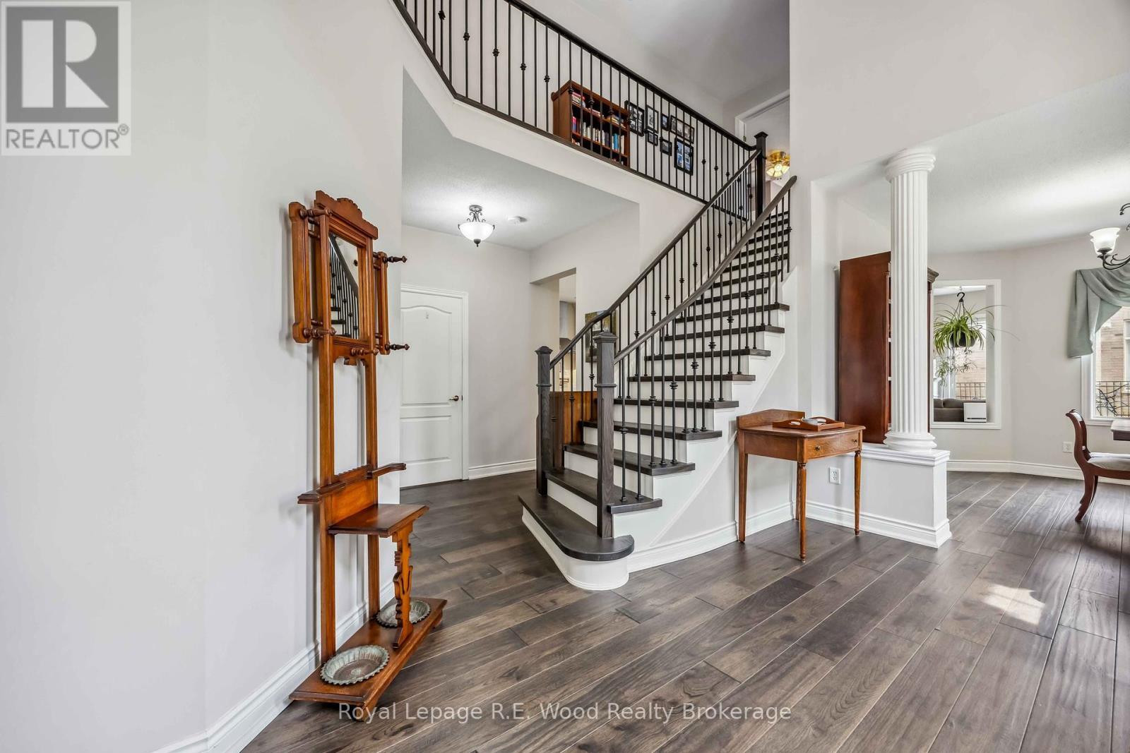 












3 LORWOOD COURT

,
Richmond Hill (Oak Ridges),




Ontario
L4E3W3

