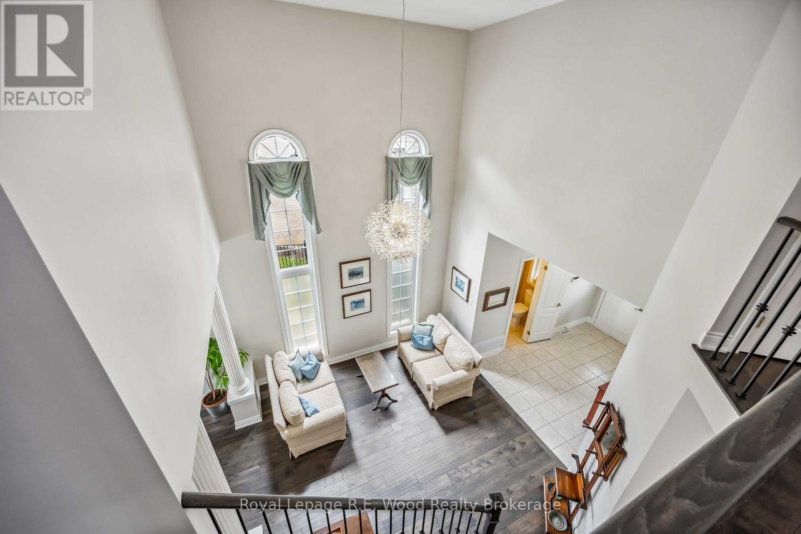 












3 LORWOOD COURT

,
Richmond Hill (Oak Ridges),




Ontario
L4E3W3


