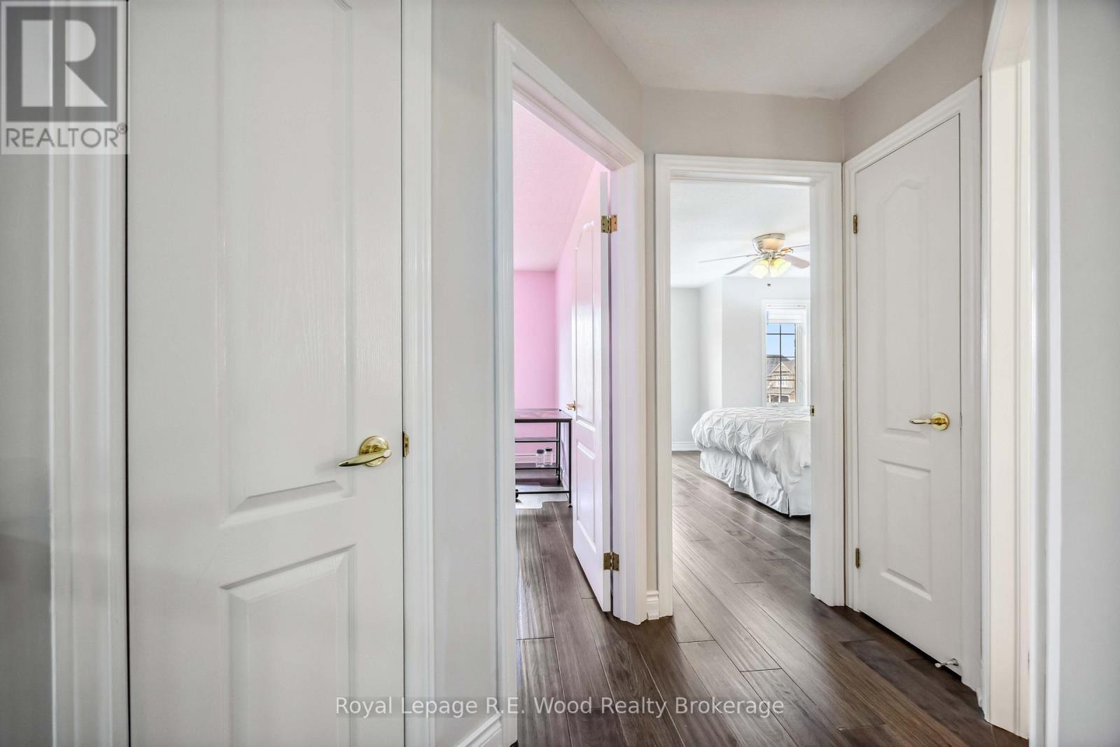 












3 LORWOOD COURT

,
Richmond Hill (Oak Ridges),




Ontario
L4E3W3

