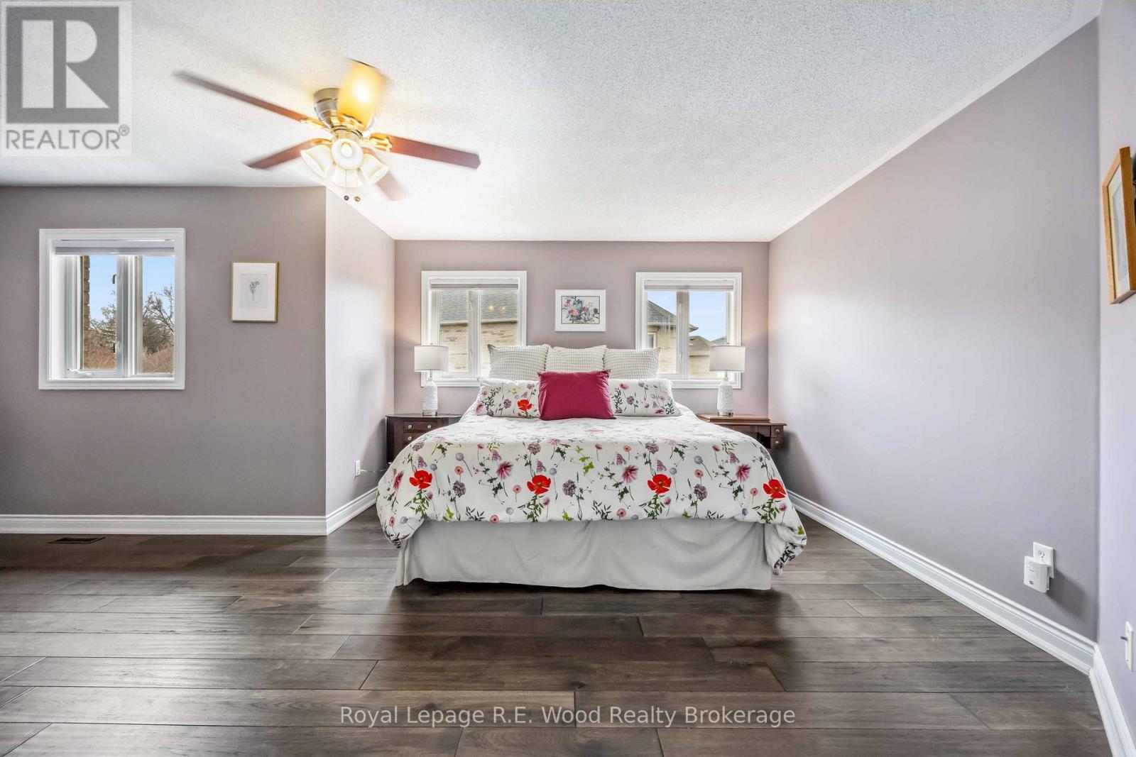 












3 LORWOOD COURT

,
Richmond Hill (Oak Ridges),




Ontario
L4E3W3

