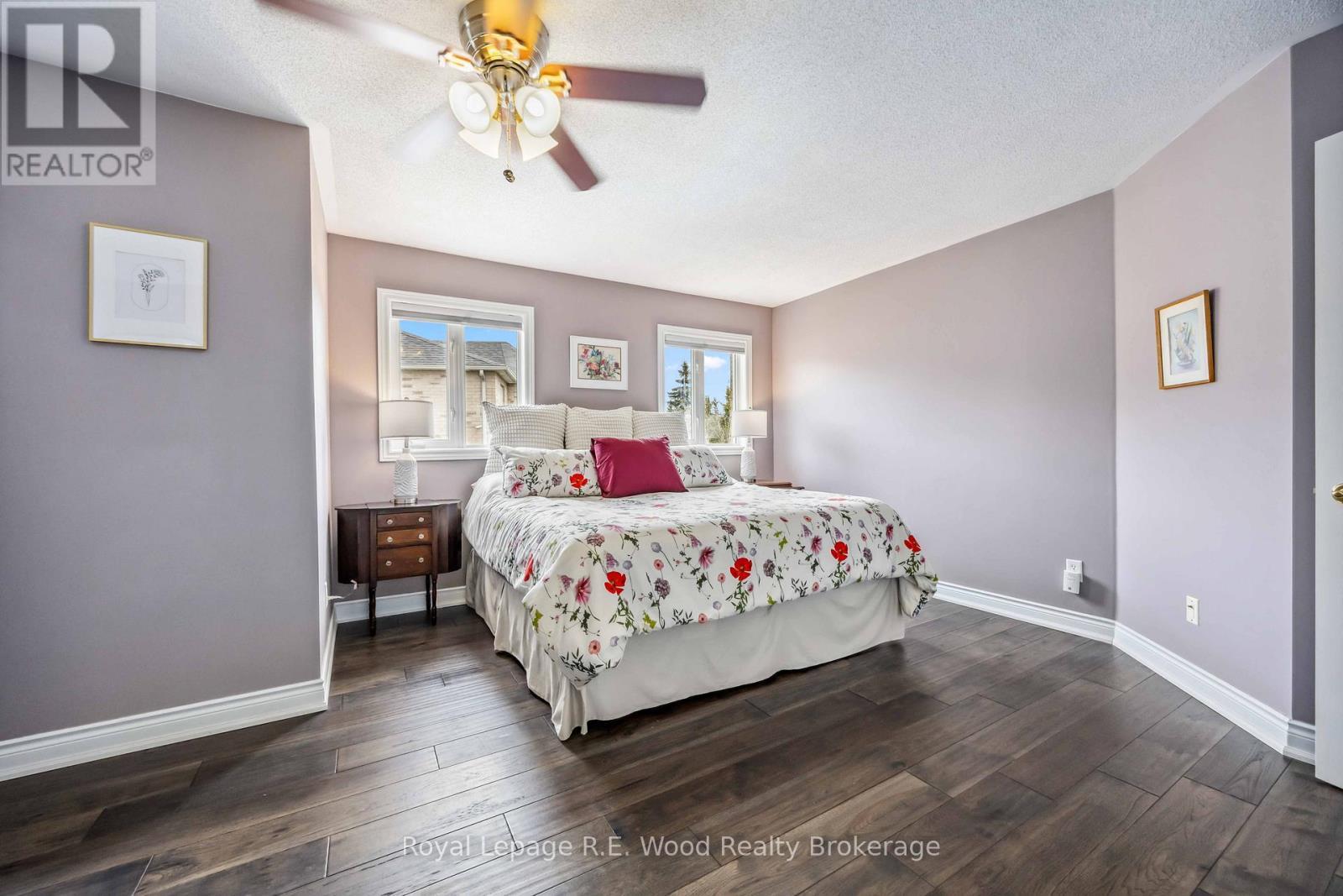 












3 LORWOOD COURT

,
Richmond Hill (Oak Ridges),




Ontario
L4E3W3

