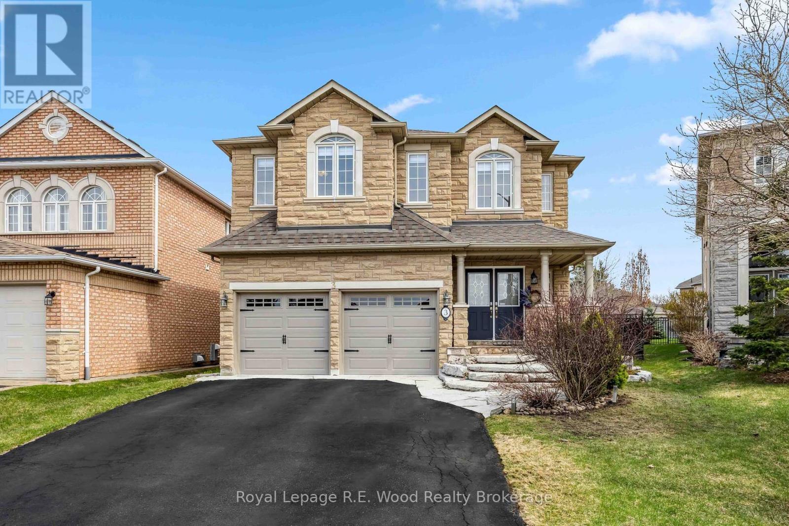 












3 LORWOOD COURT

,
Richmond Hill (Oak Ridges),




Ontario
L4E3W3

