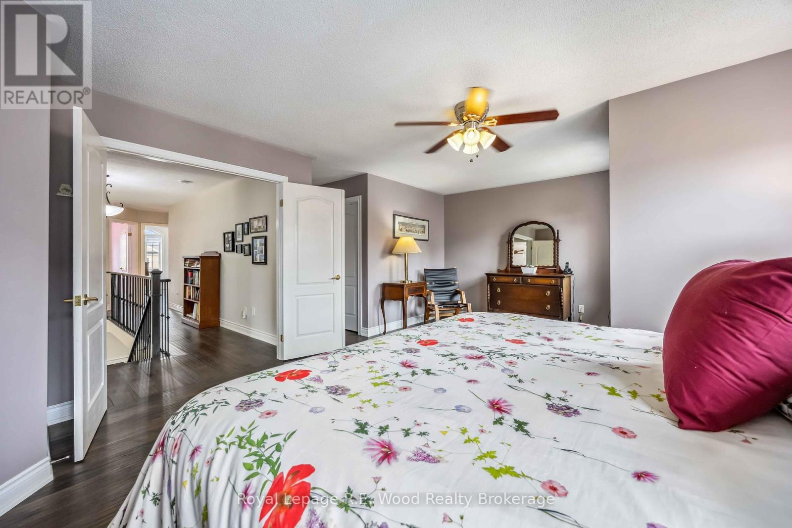 












3 LORWOOD COURT

,
Richmond Hill (Oak Ridges),




Ontario
L4E3W3

