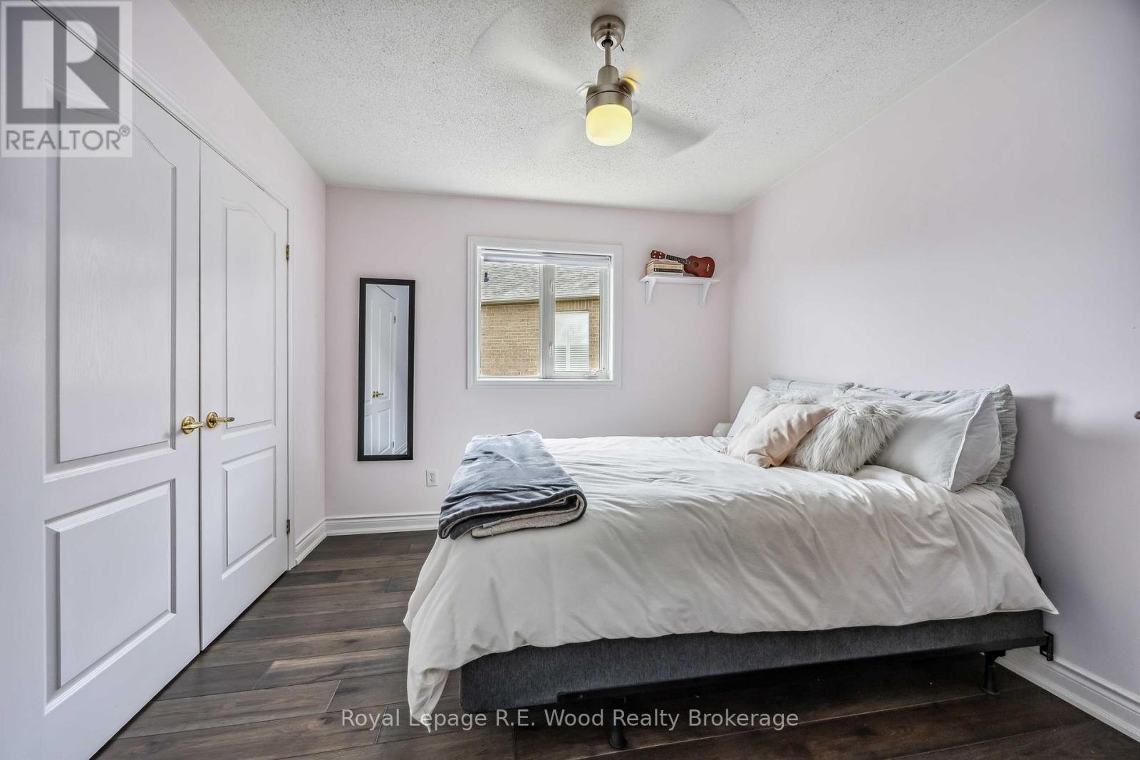 












3 LORWOOD COURT

,
Richmond Hill (Oak Ridges),




Ontario
L4E3W3

