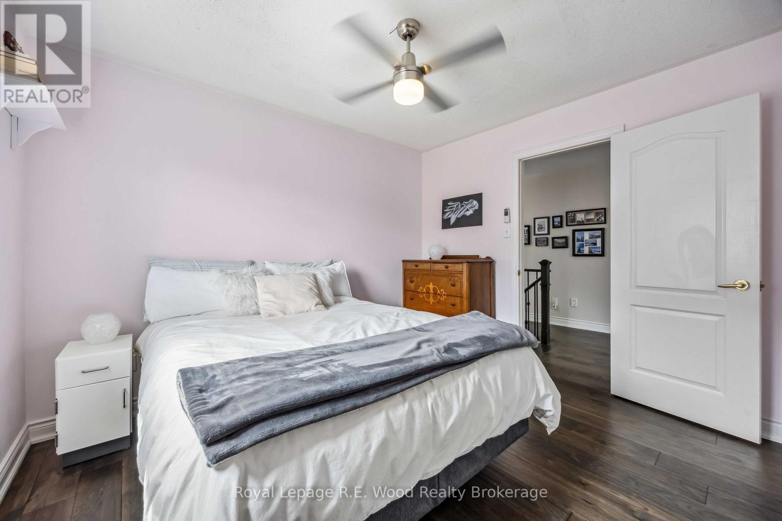 












3 LORWOOD COURT

,
Richmond Hill (Oak Ridges),




Ontario
L4E3W3

