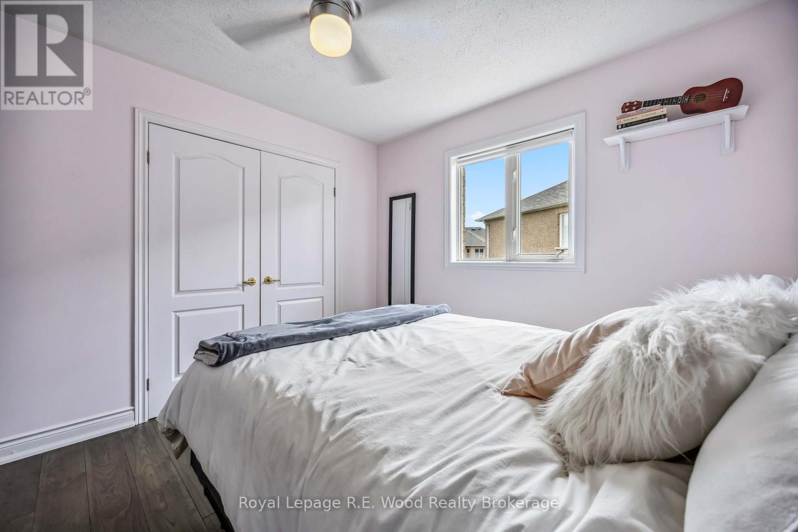 












3 LORWOOD COURT

,
Richmond Hill (Oak Ridges),




Ontario
L4E3W3

