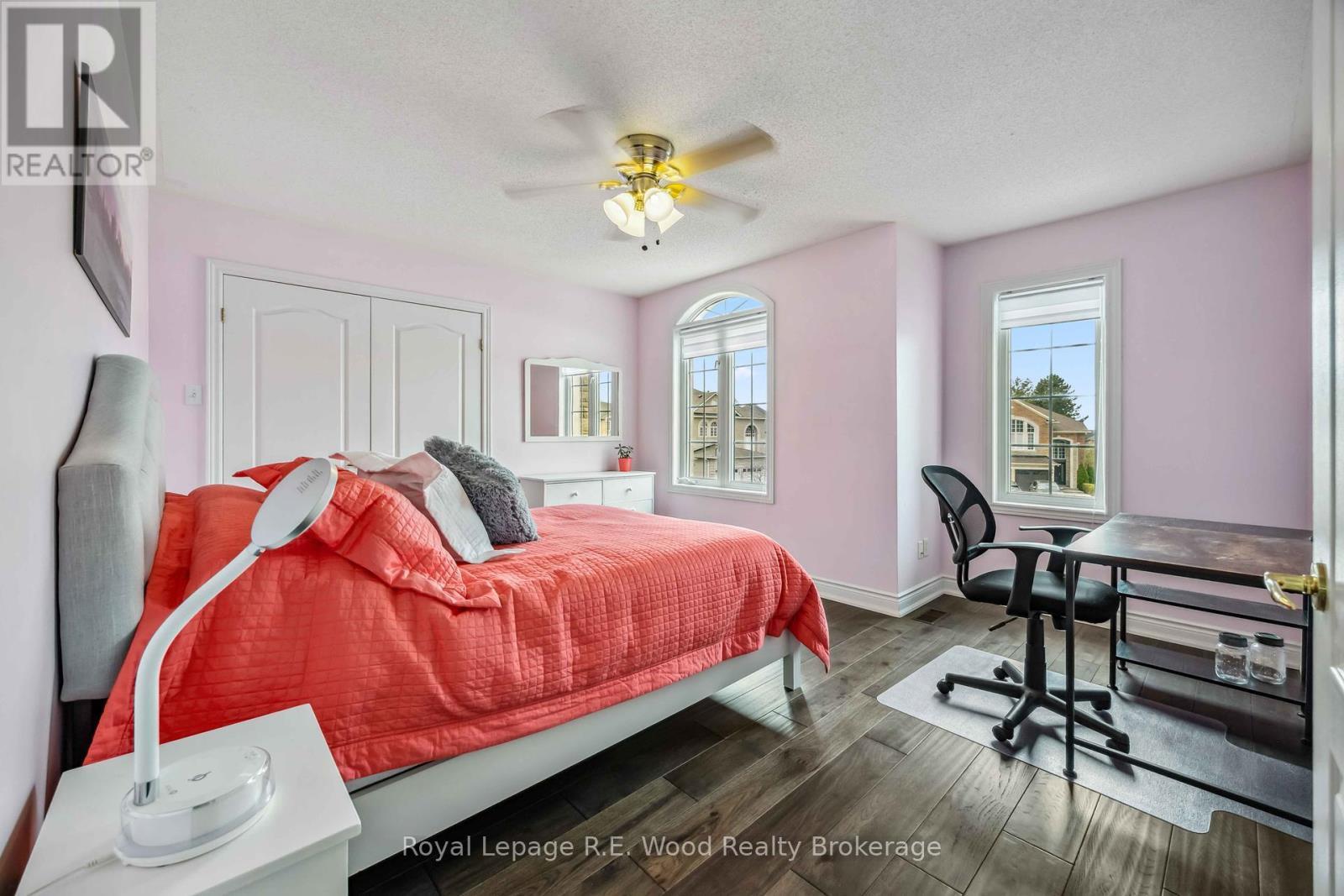 












3 LORWOOD COURT

,
Richmond Hill (Oak Ridges),




Ontario
L4E3W3

