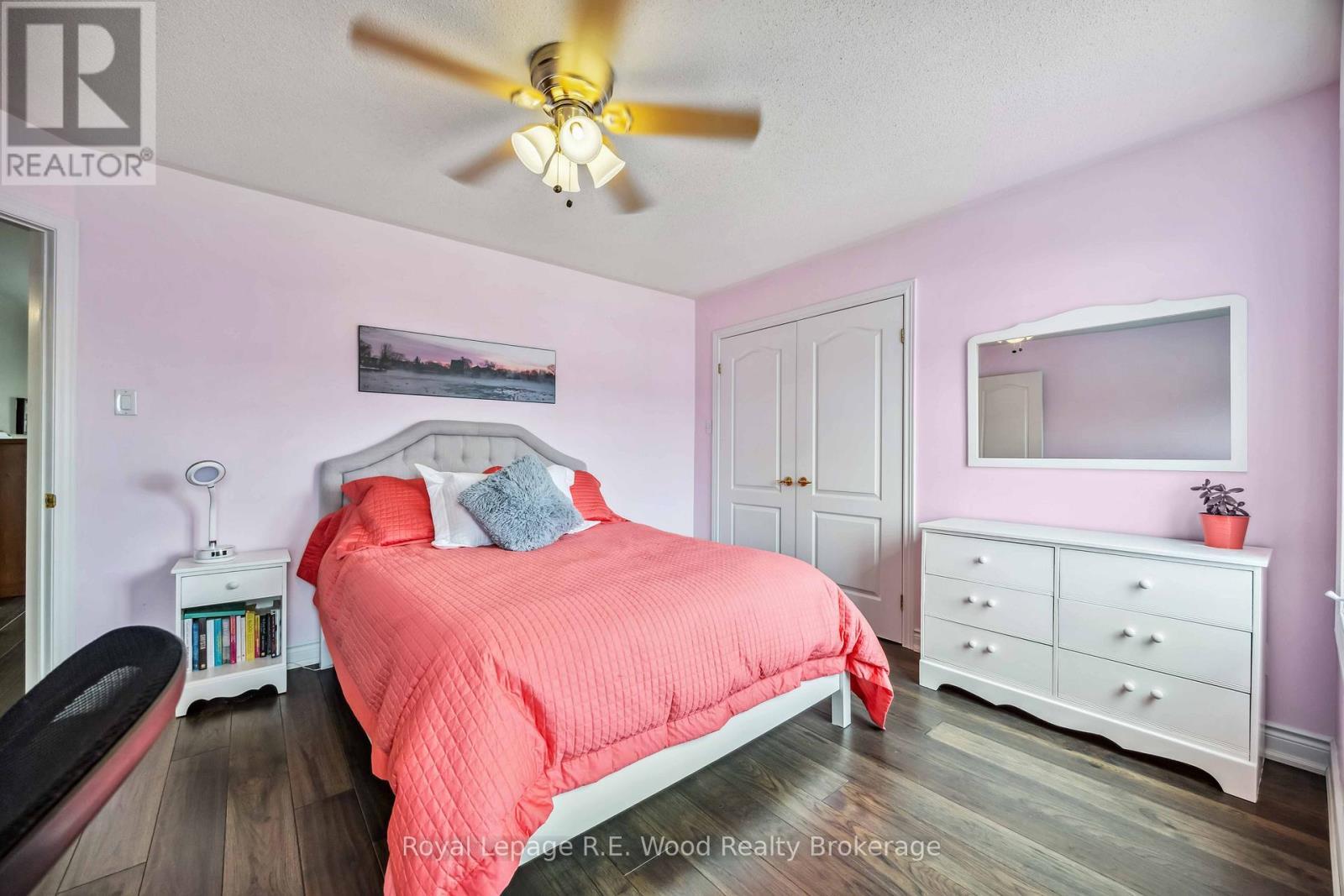 












3 LORWOOD COURT

,
Richmond Hill (Oak Ridges),




Ontario
L4E3W3


