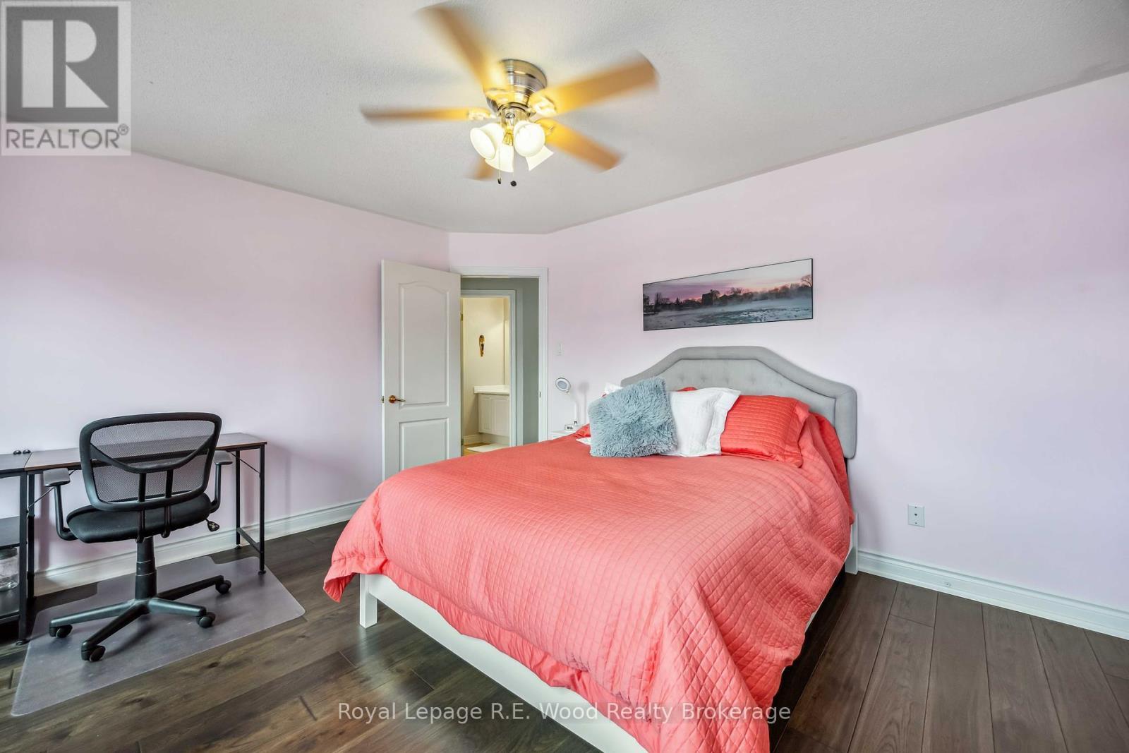 












3 LORWOOD COURT

,
Richmond Hill (Oak Ridges),




Ontario
L4E3W3


