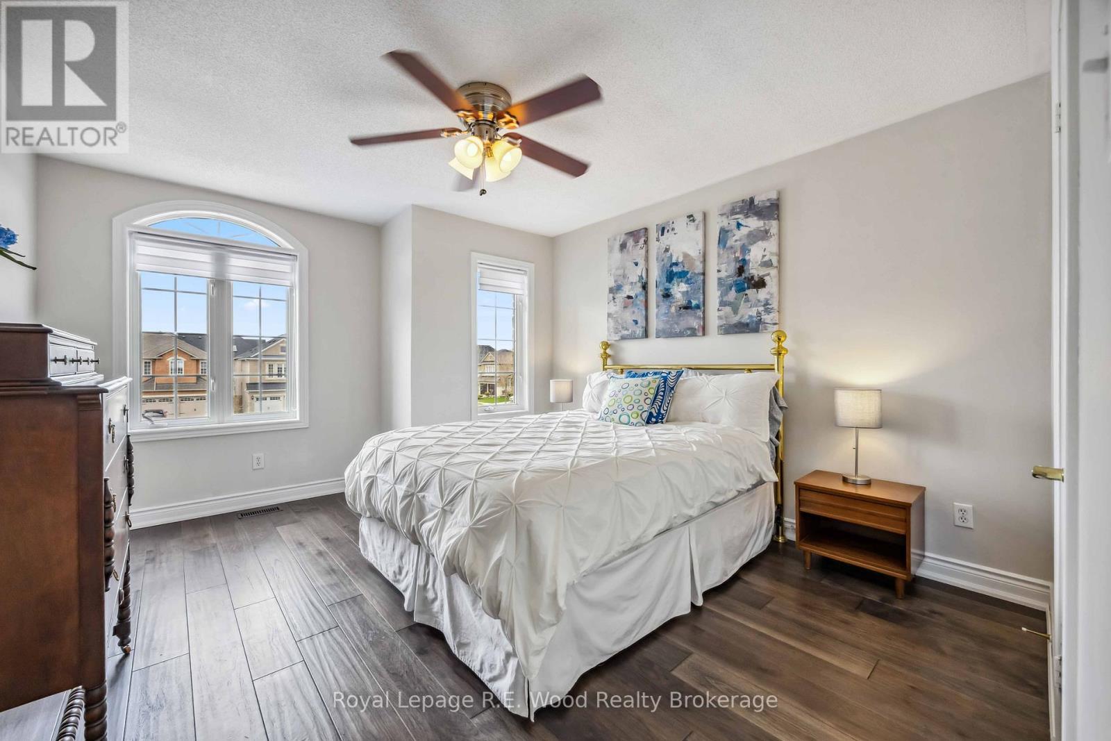 












3 LORWOOD COURT

,
Richmond Hill (Oak Ridges),




Ontario
L4E3W3

