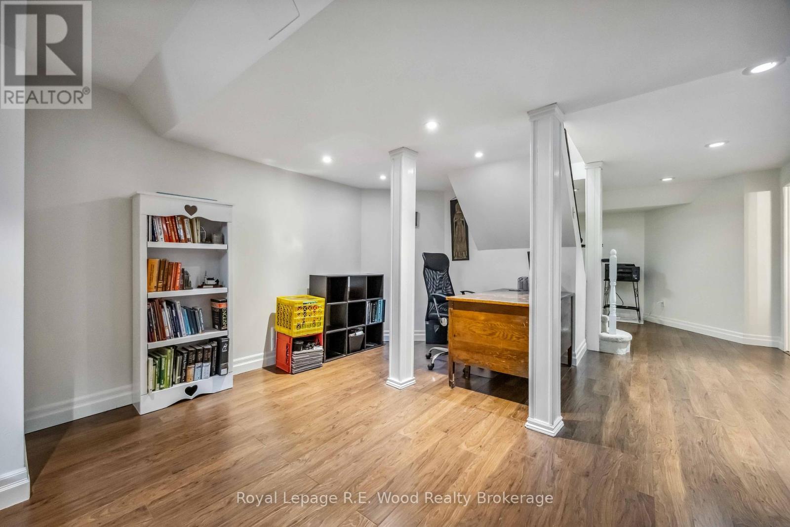 












3 LORWOOD COURT

,
Richmond Hill (Oak Ridges),




Ontario
L4E3W3

