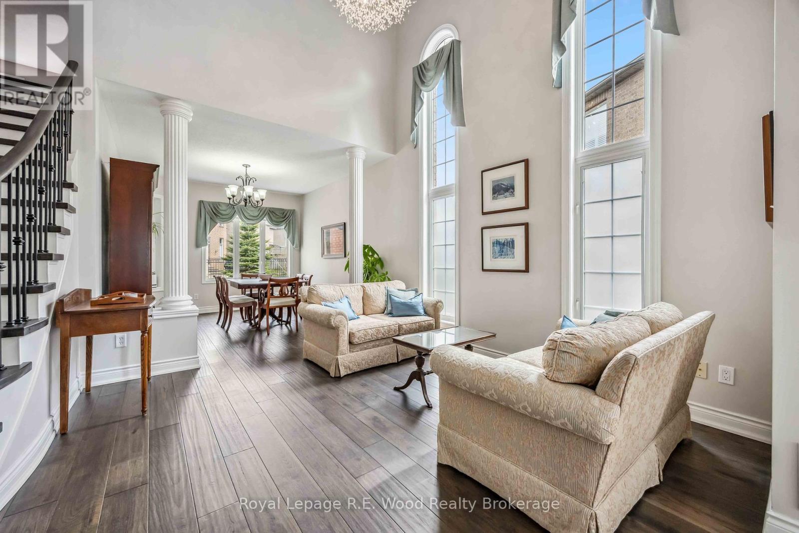 












3 LORWOOD COURT

,
Richmond Hill (Oak Ridges),




Ontario
L4E3W3

