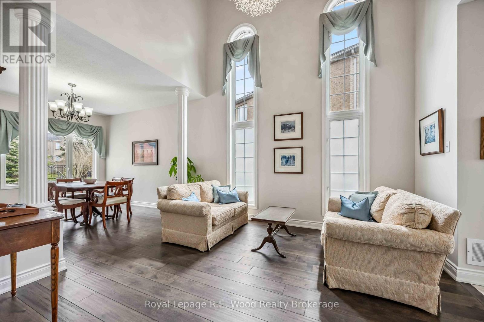 












3 LORWOOD COURT

,
Richmond Hill (Oak Ridges),




Ontario
L4E3W3

