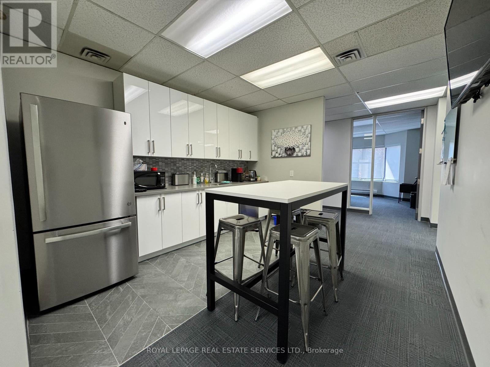 












105 - 5401 EGLINTON AVENUE W

,
Toronto,




Ontario
M9C5K6

