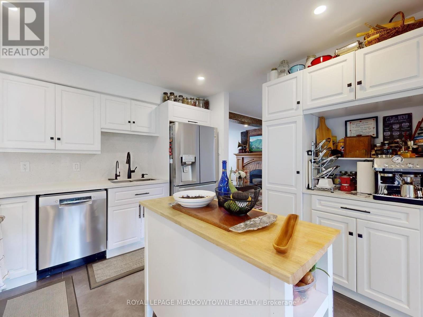 












190 MAIN STREET S

,
Halton Hills,




Ontario
L7G3E9

