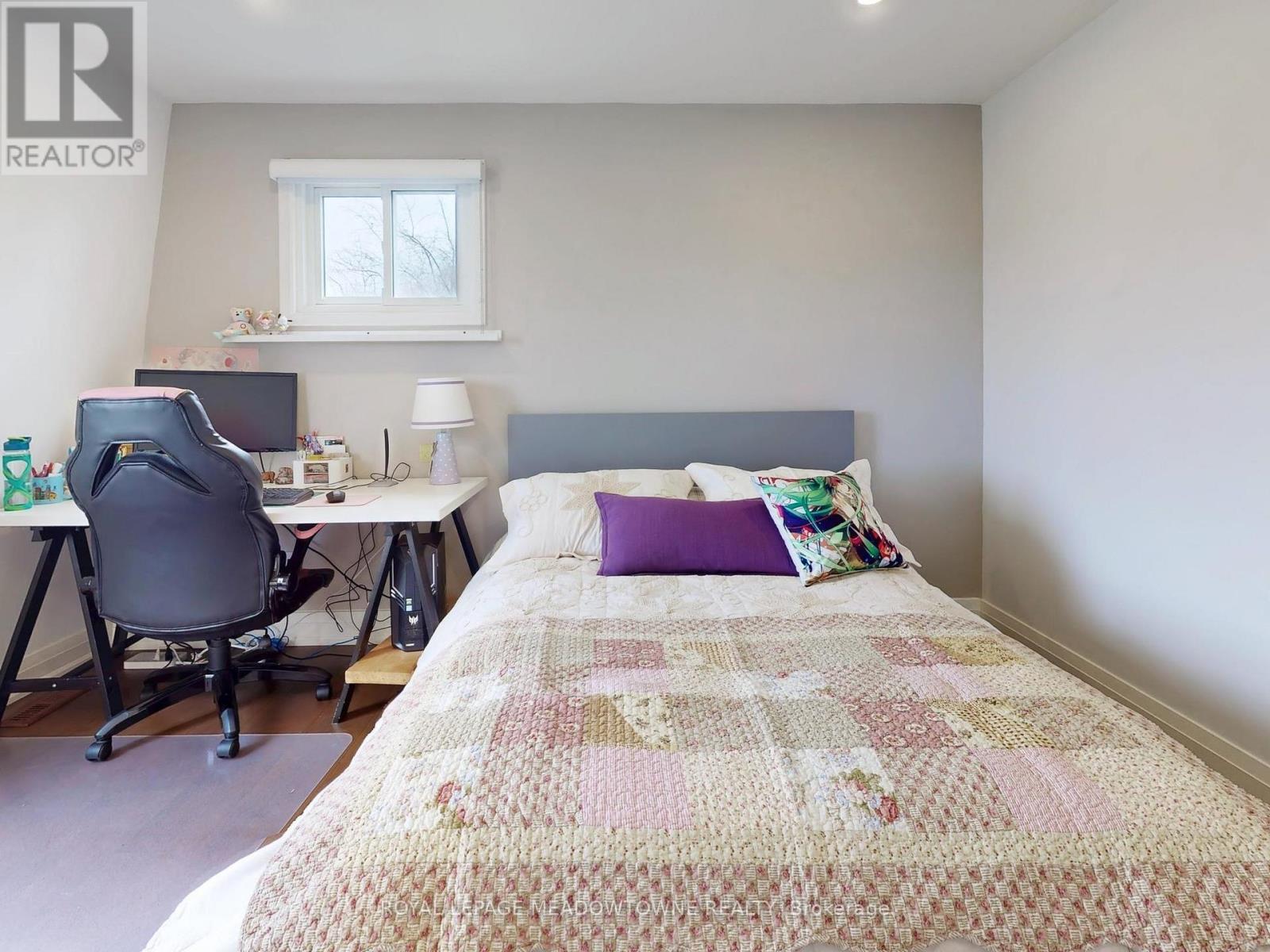 












190 MAIN STREET S

,
Halton Hills,




Ontario
L7G3E9

