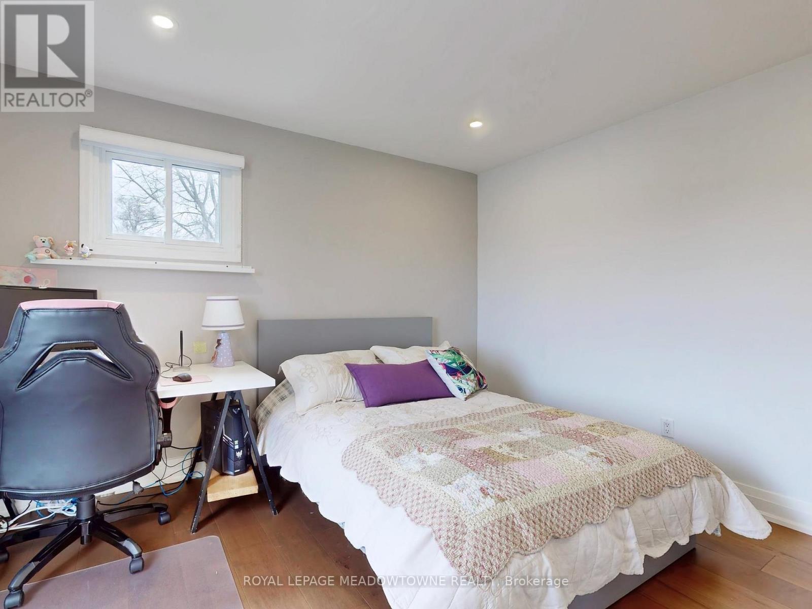 












190 MAIN STREET S

,
Halton Hills,




Ontario
L7G3E9

