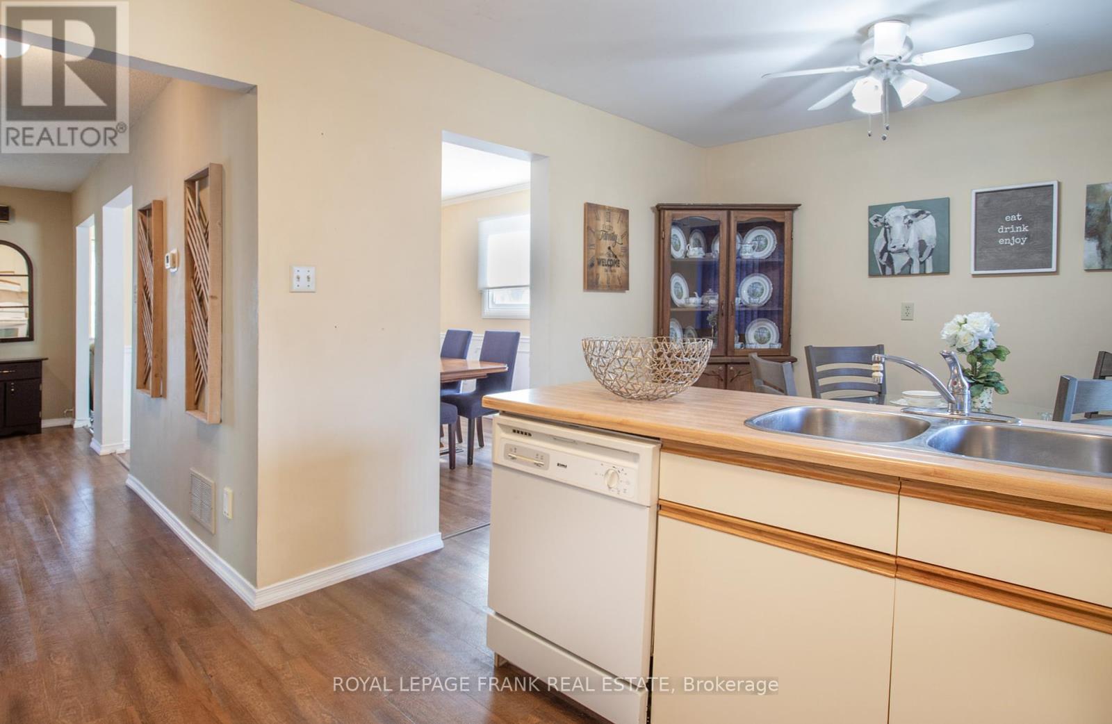 












138 ALLAN STREET

,
Scugog (Port Perry),




Ontario
L9L1E4

