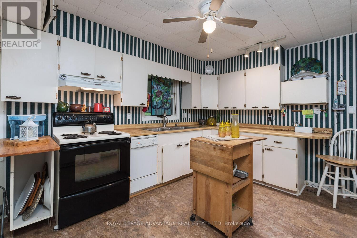 












4418 OLD KINGSTON ROAD

,
Rideau Lakes,




Ontario
K0G1V0


