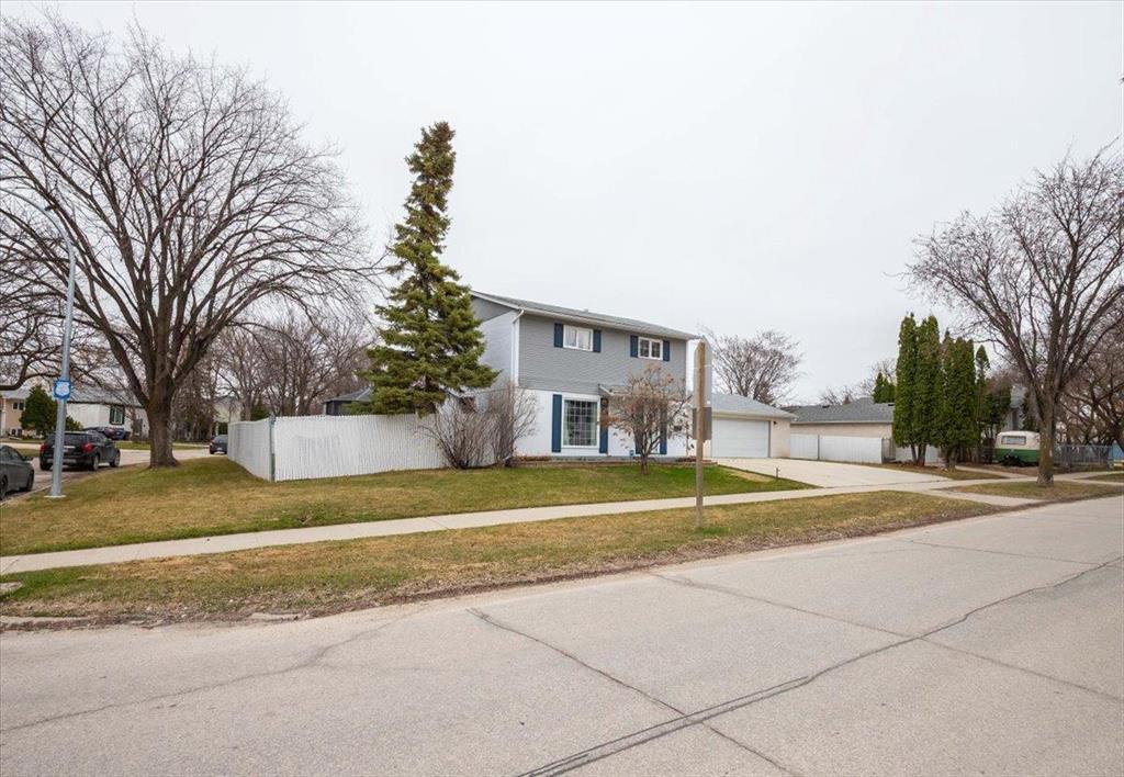 












37 Heritage Boulevard

,
Winnipeg,




Manitoba
R2Y0L9

