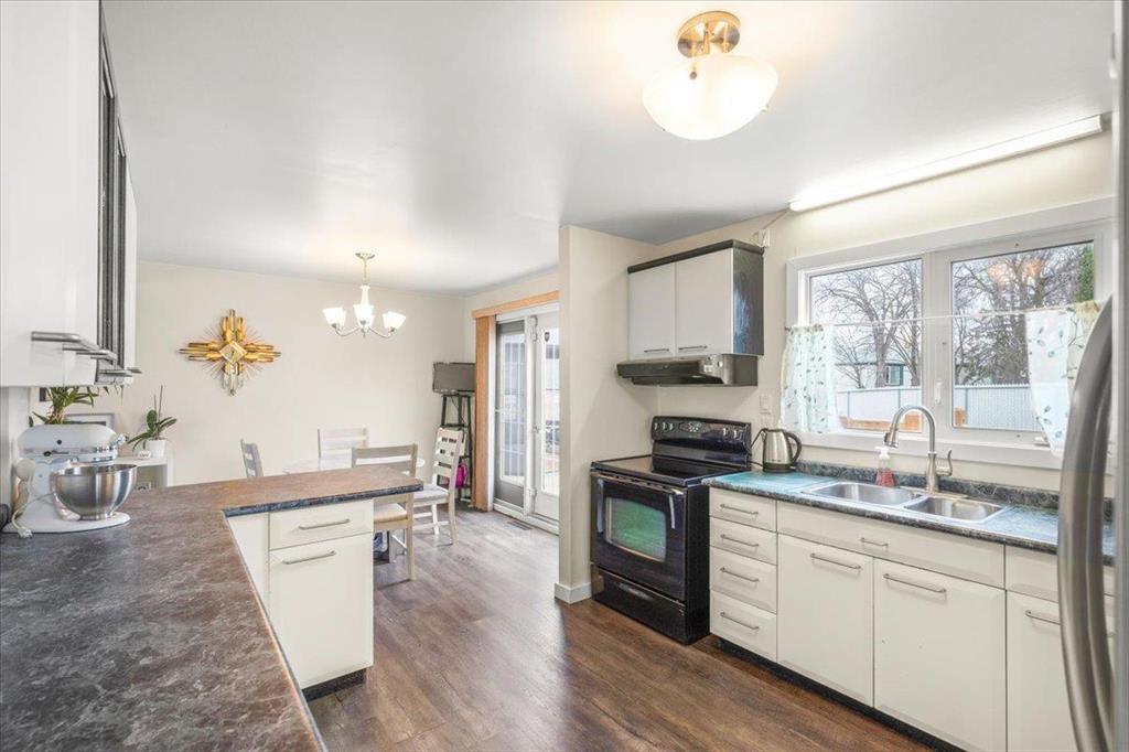 












37 Heritage Boulevard

,
Winnipeg,




Manitoba
R2Y0L9

