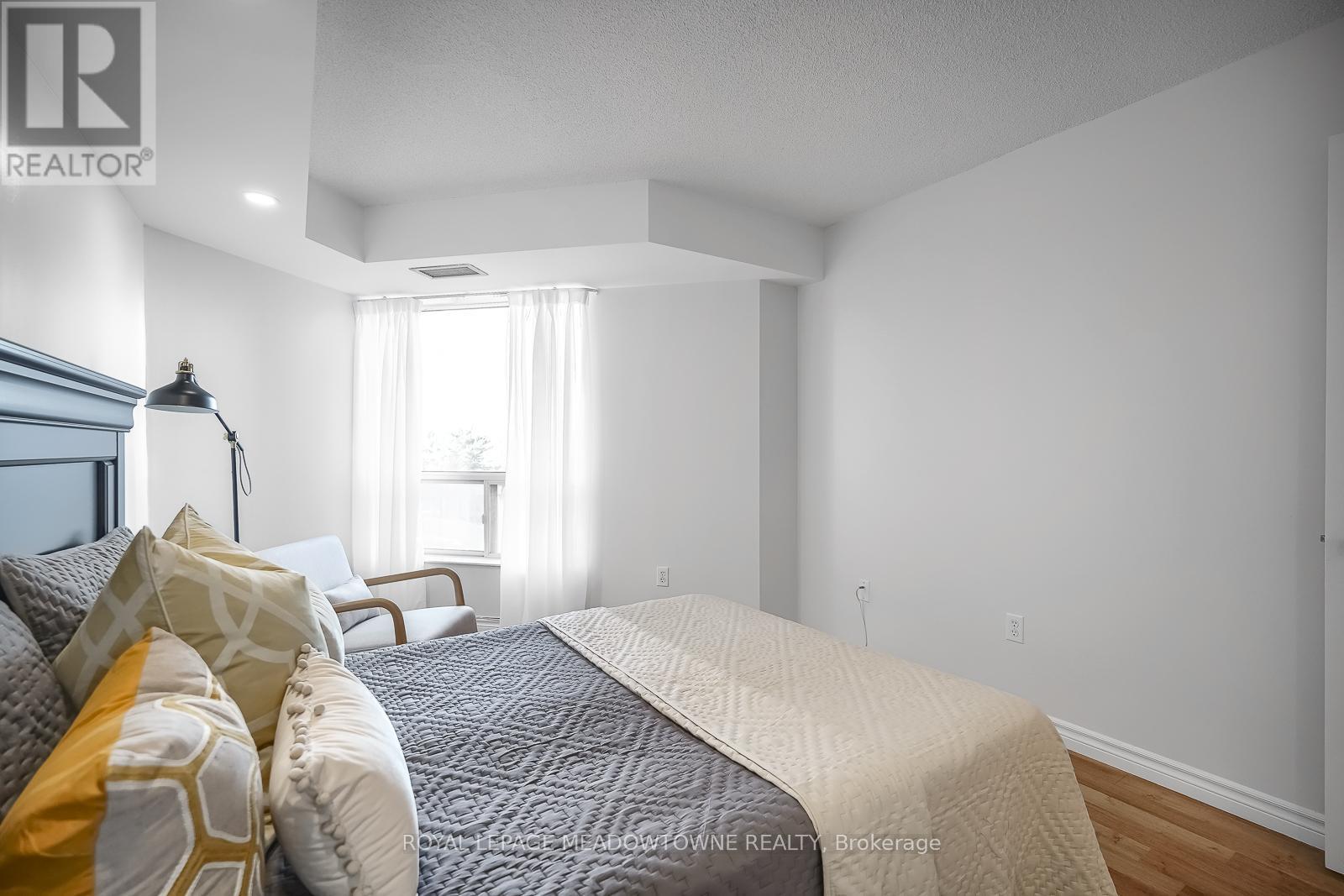 












401 - 18 PEMBERTON AVENUE S

,
Toronto,




Ontario
M2M4K9

