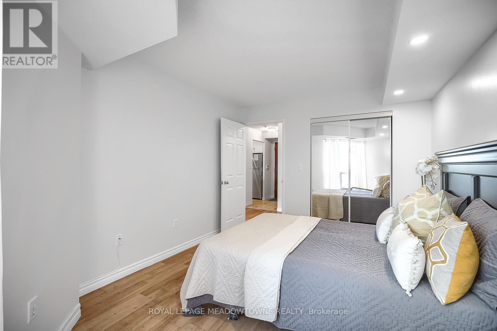 












401 - 18 PEMBERTON AVENUE S

,
Toronto,




Ontario
M2M4K9

