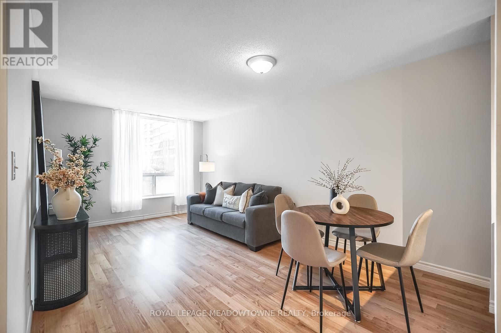 












401 - 18 PEMBERTON AVENUE S

,
Toronto,




Ontario
M2M4K9

