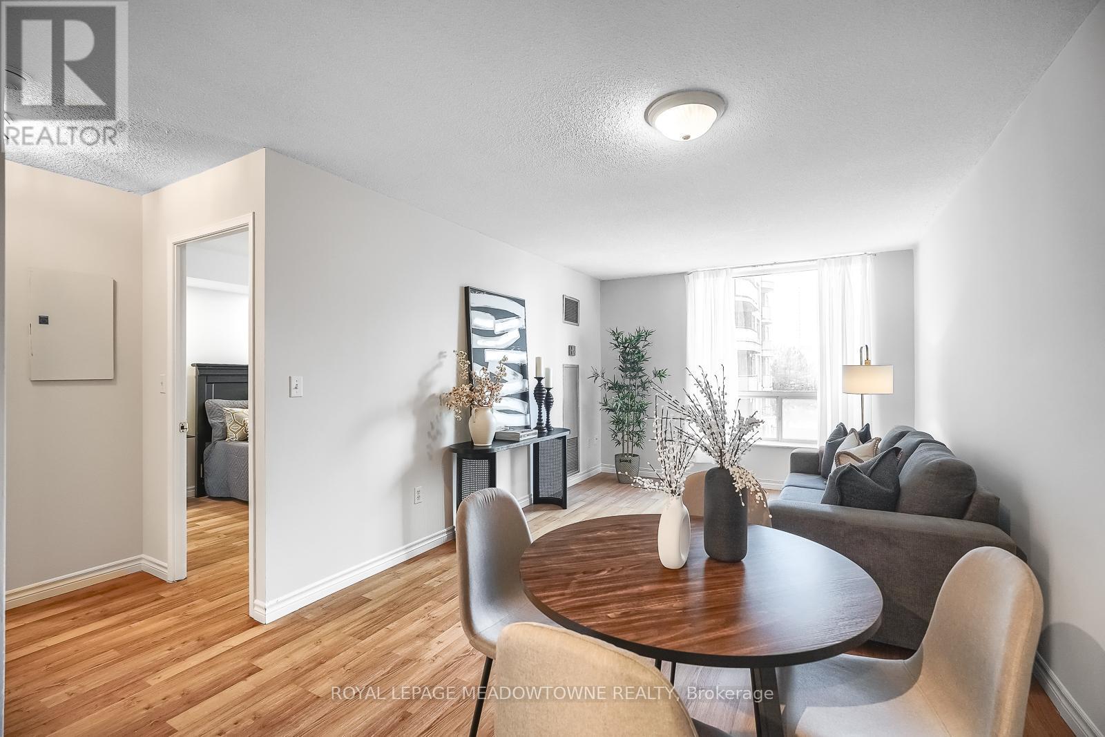 












401 - 18 PEMBERTON AVENUE S

,
Toronto,




Ontario
M2M4K9

