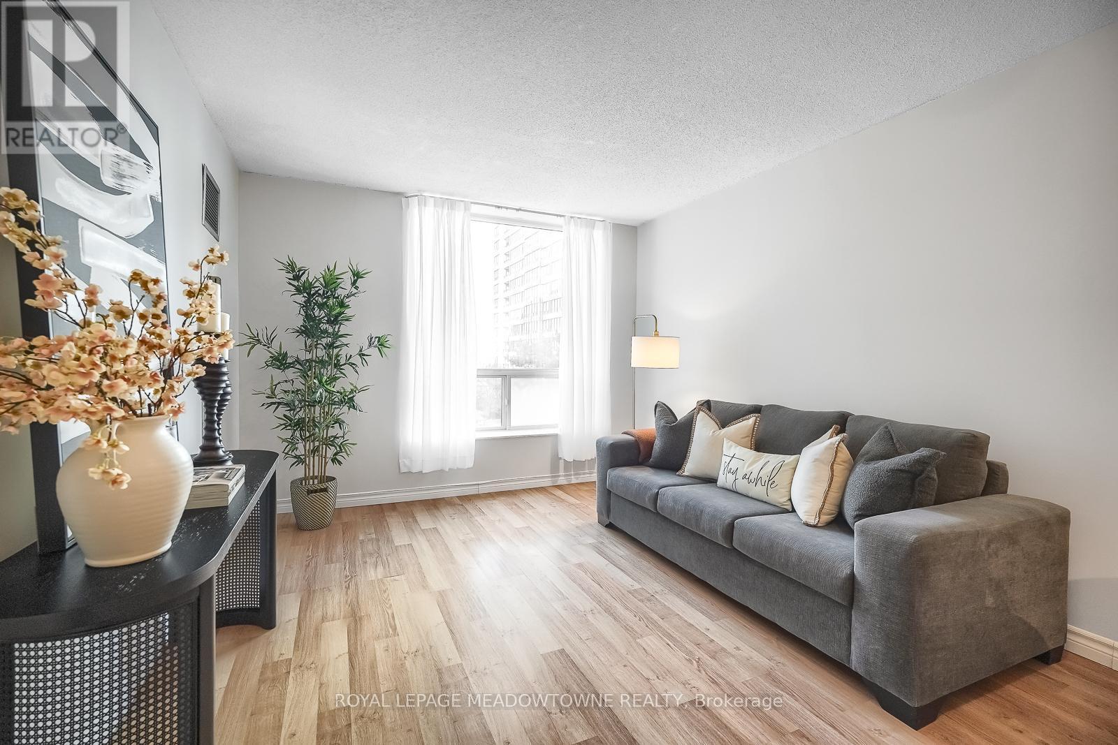 












401 - 18 PEMBERTON AVENUE S

,
Toronto,




Ontario
M2M4K9

