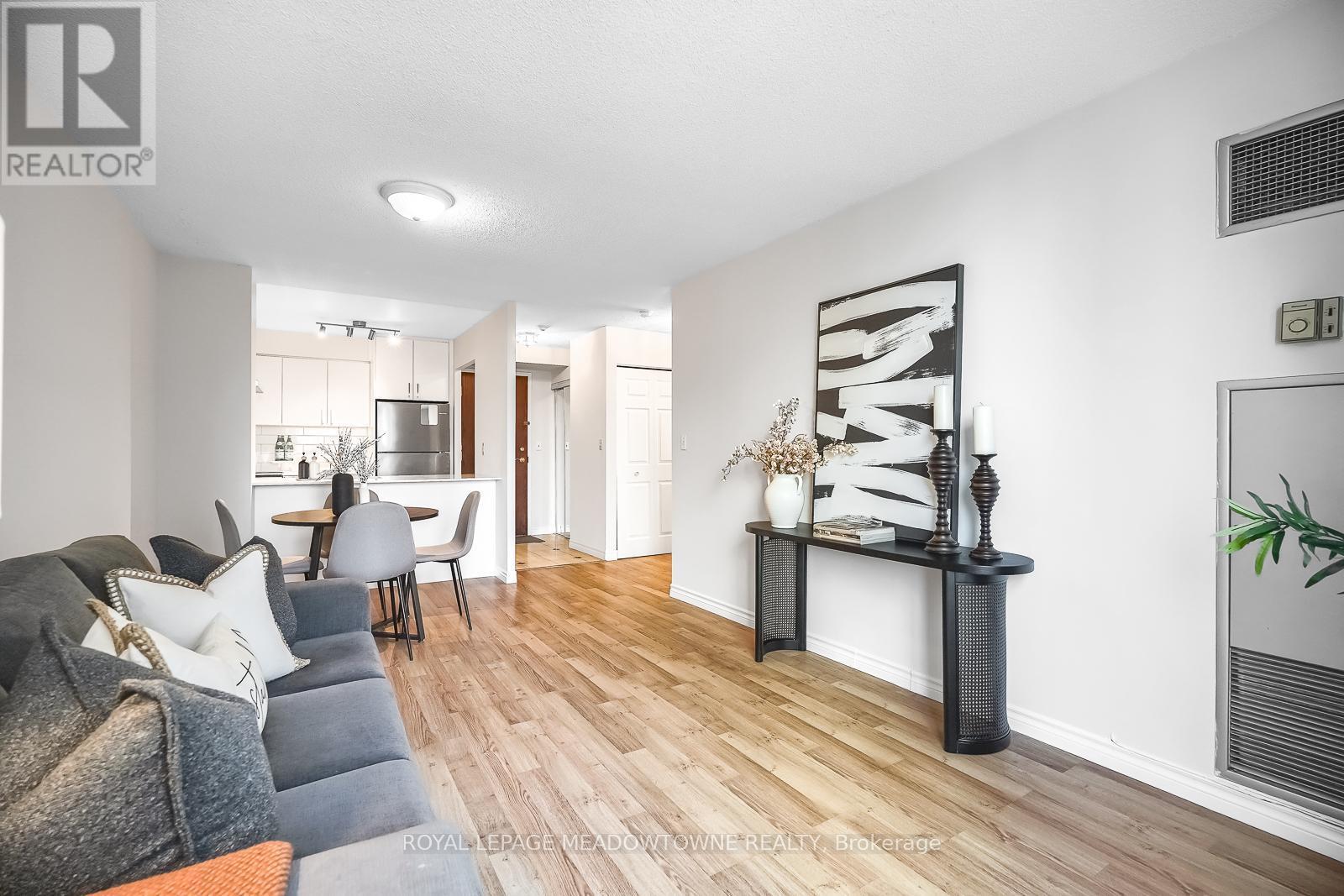 












401 - 18 PEMBERTON AVENUE S

,
Toronto,




Ontario
M2M4K9

