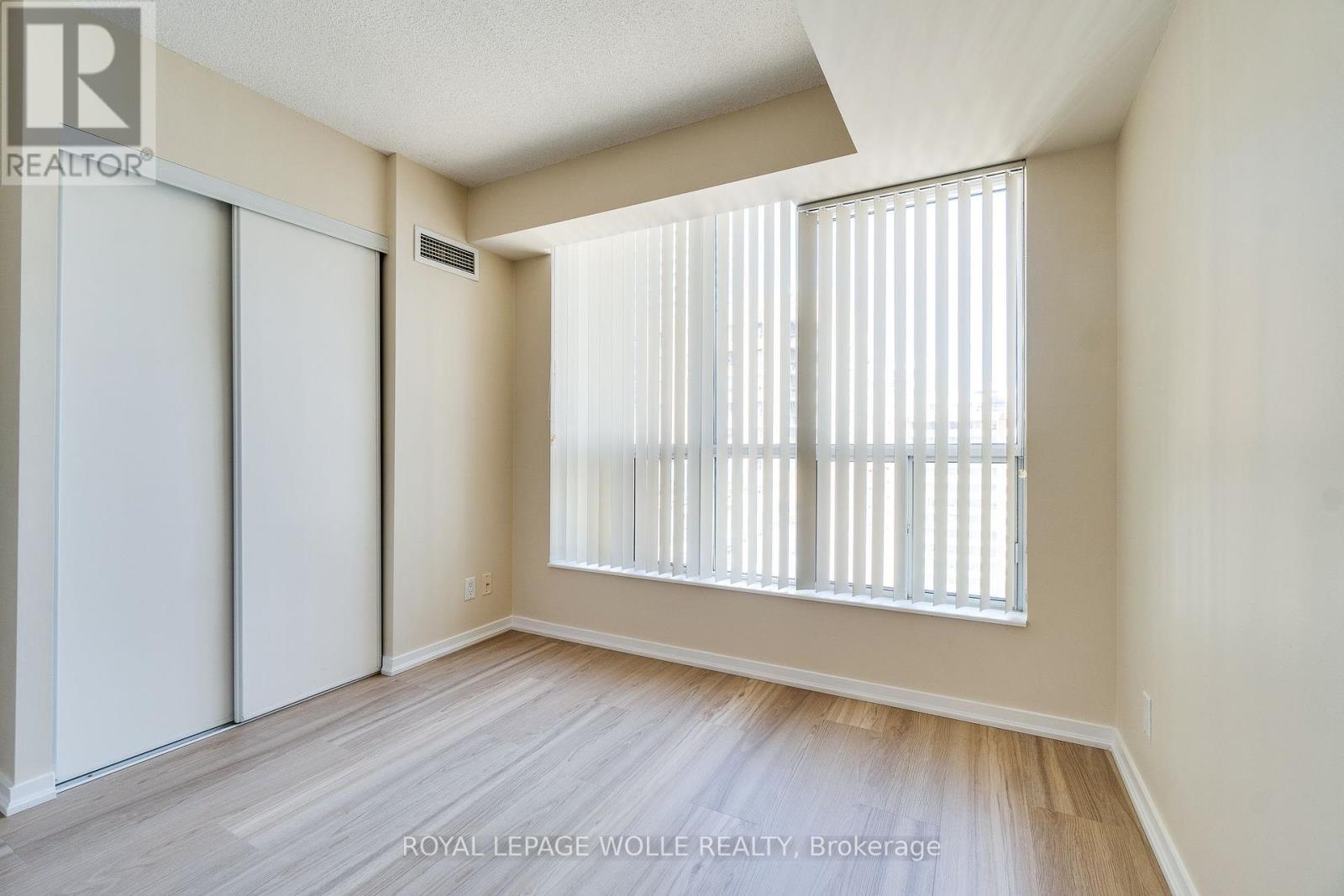 












1301 - 76 SHUTER STREET

,
Toronto,




Ontario
M5B1B4

