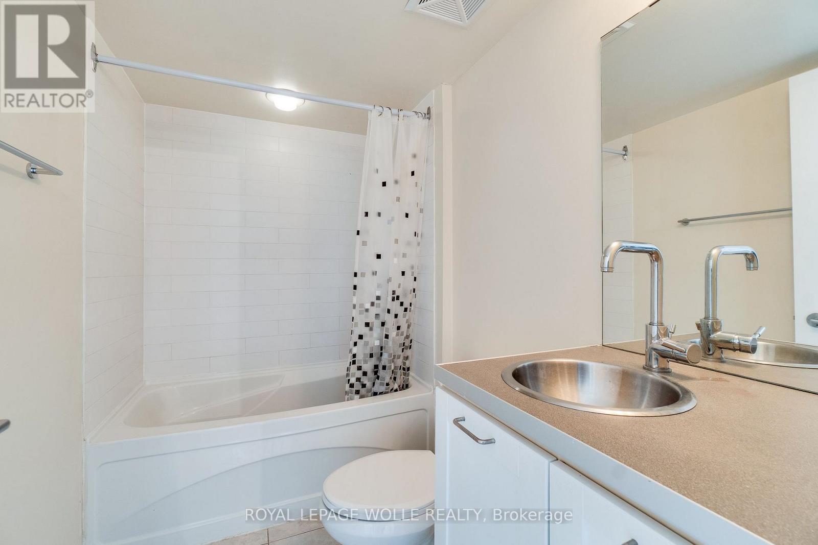 












1301 - 76 SHUTER STREET

,
Toronto,




Ontario
M5B1B4

