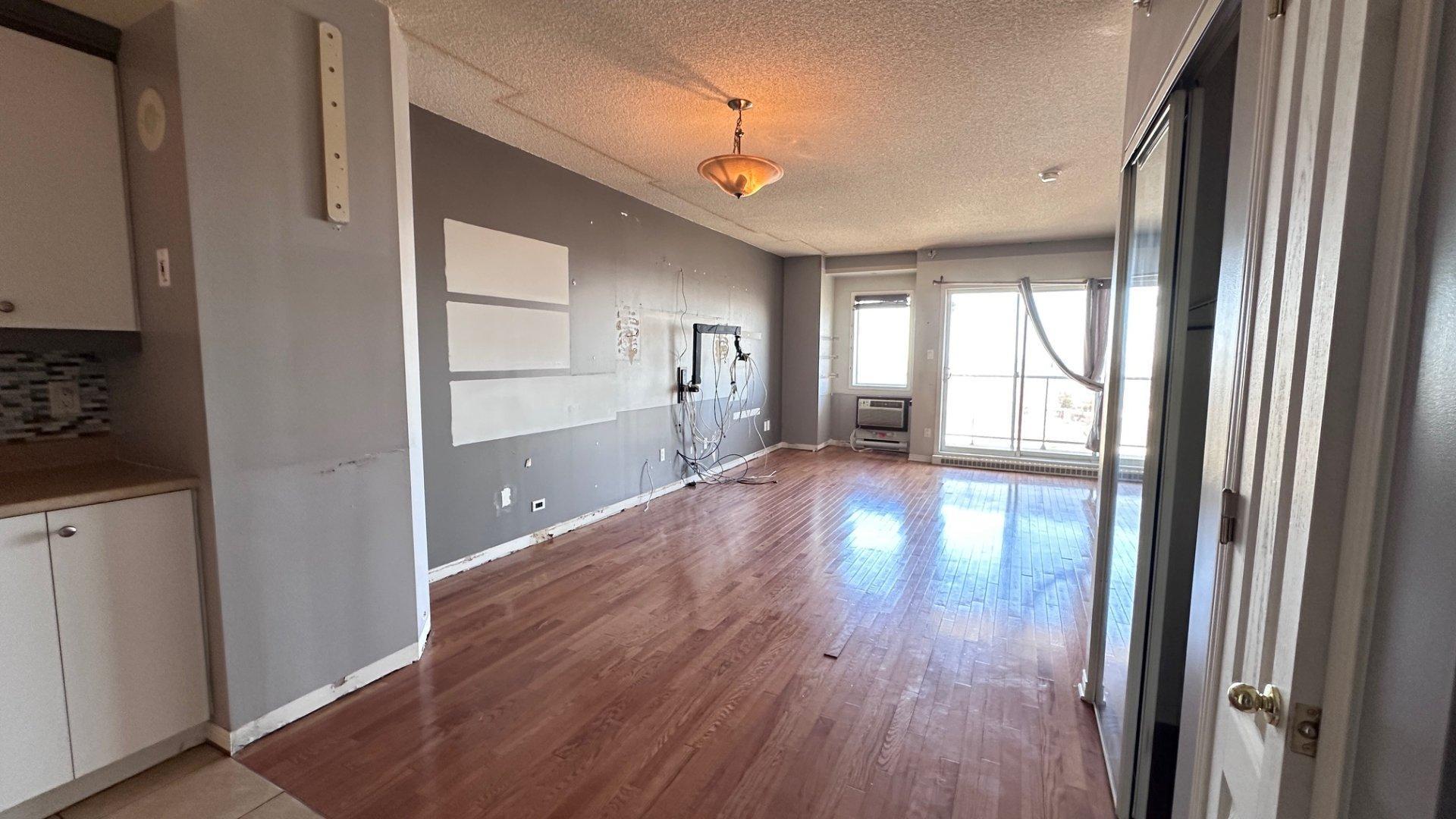 









7705


Rue du Mans

, 1410,
Montréal (Saint-Léonard),




QC
H1S2A2

