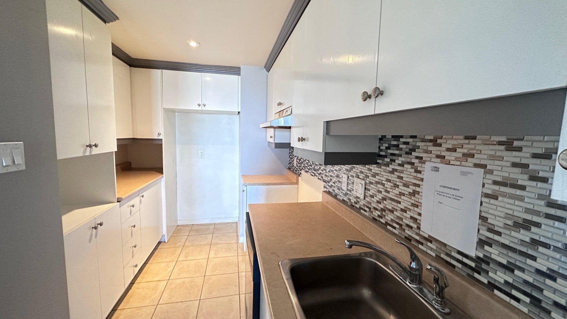 









7705


Rue du Mans

, 1410,
Montréal (Saint-Léonard),




QC
H1S2A2

