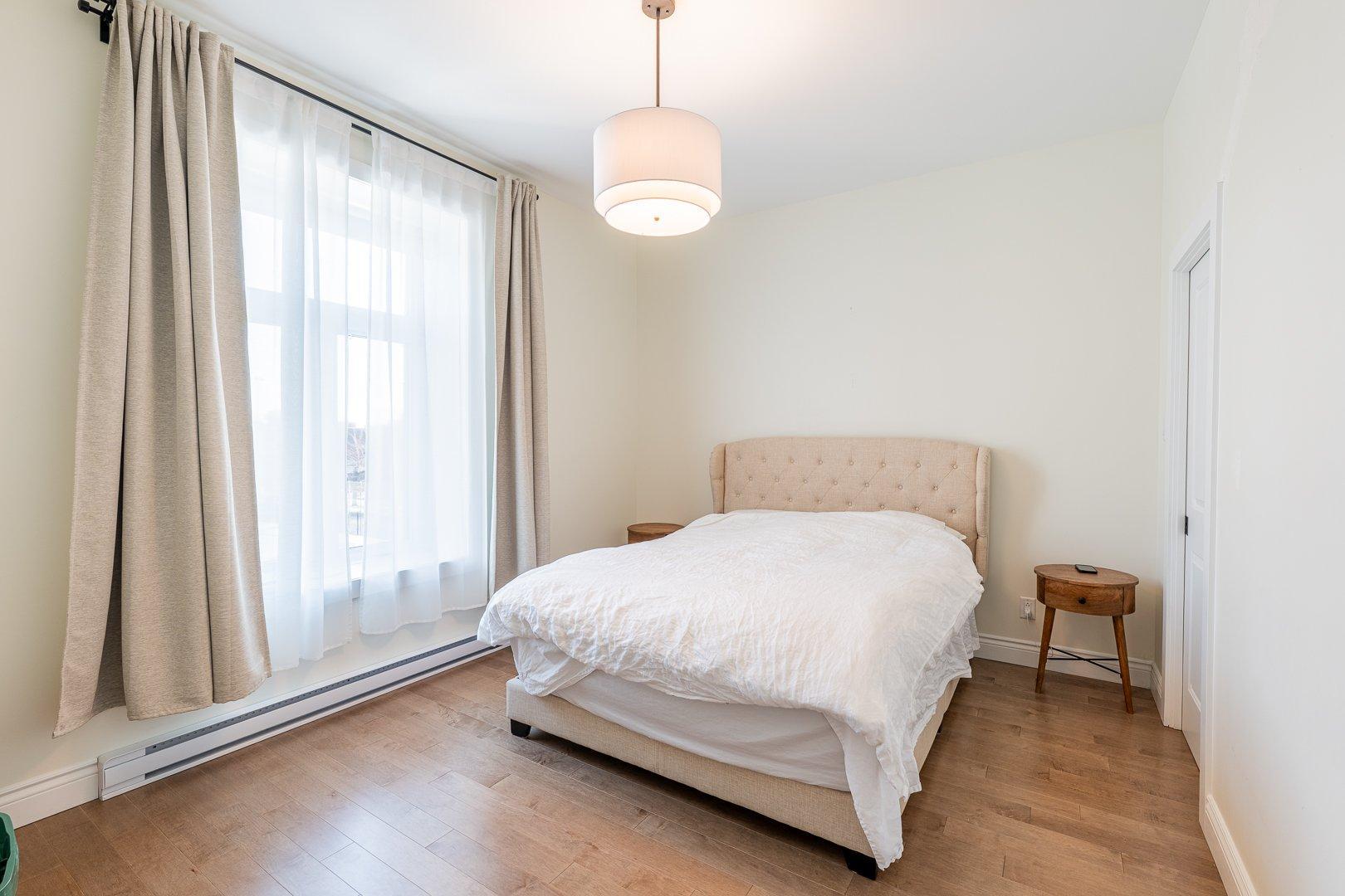 









2142


Av. De Lorimier

,
Montréal (Ville-Marie),




QC
H2K3X1

