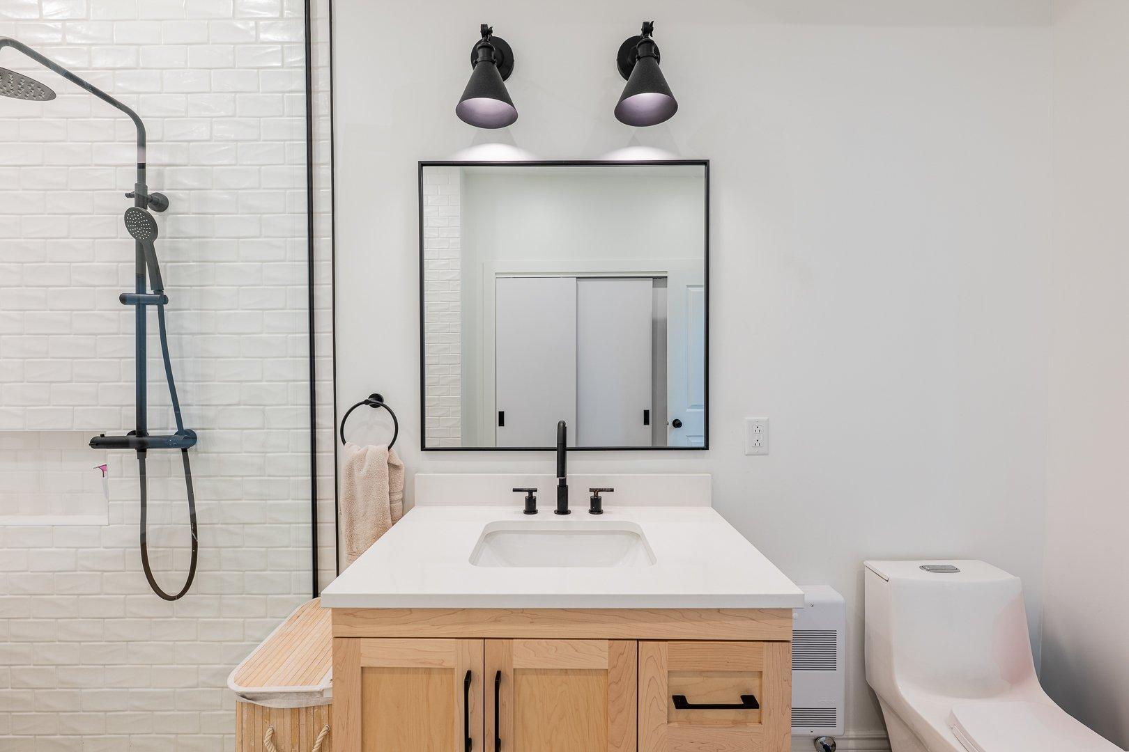 









2142


Av. De Lorimier

,
Montréal (Ville-Marie),




QC
H2K3X1

