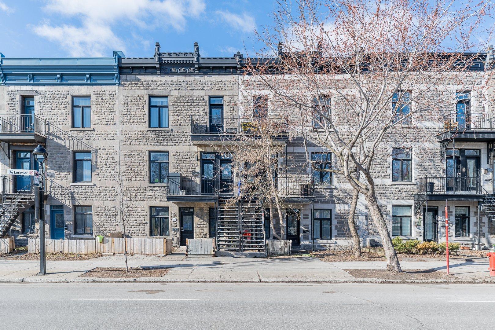 









2142


Av. De Lorimier

,
Montréal (Ville-Marie),




QC
H2K3X1

