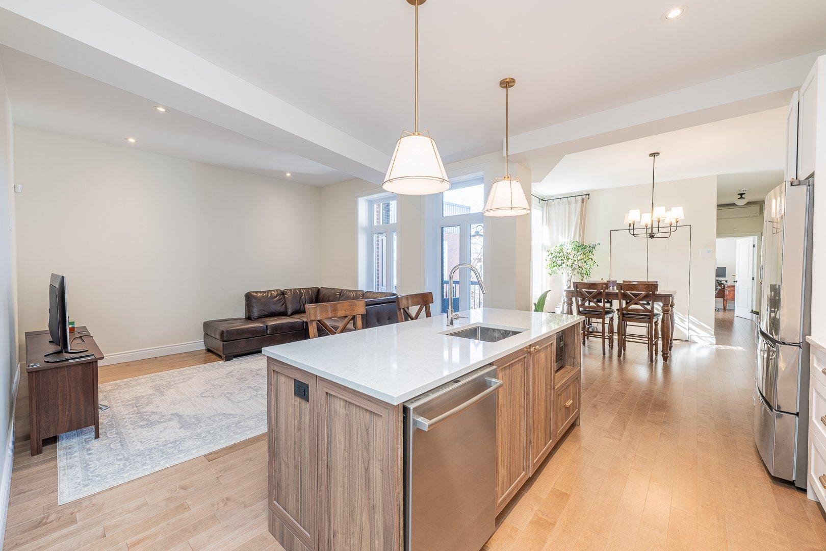 









2142


Av. De Lorimier

,
Montréal (Ville-Marie),




QC
H2K3X1

