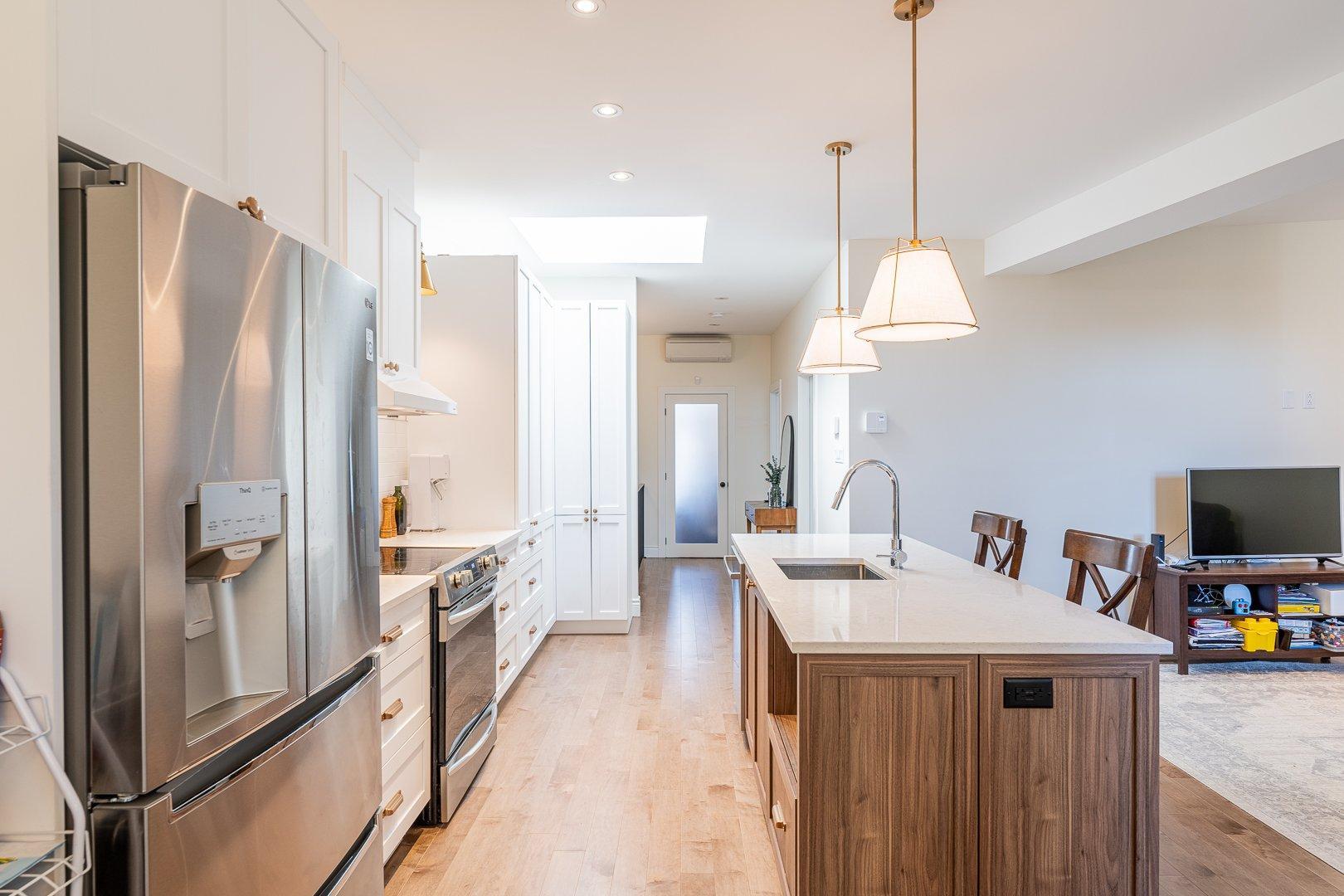 









2142


Av. De Lorimier

,
Montréal (Ville-Marie),




QC
H2K3X1

