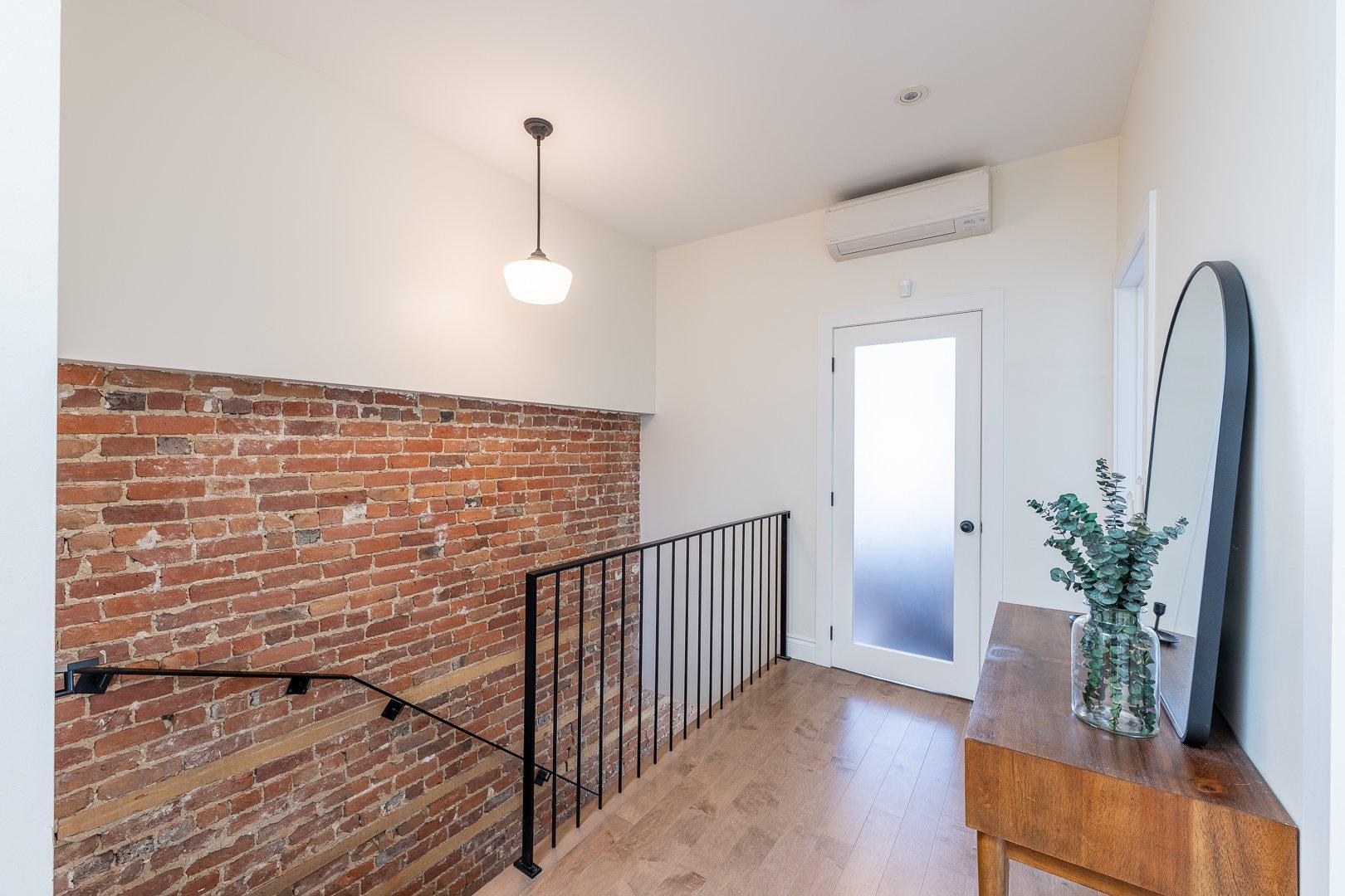 









2142


Av. De Lorimier

,
Montréal (Ville-Marie),




QC
H2K3X1

