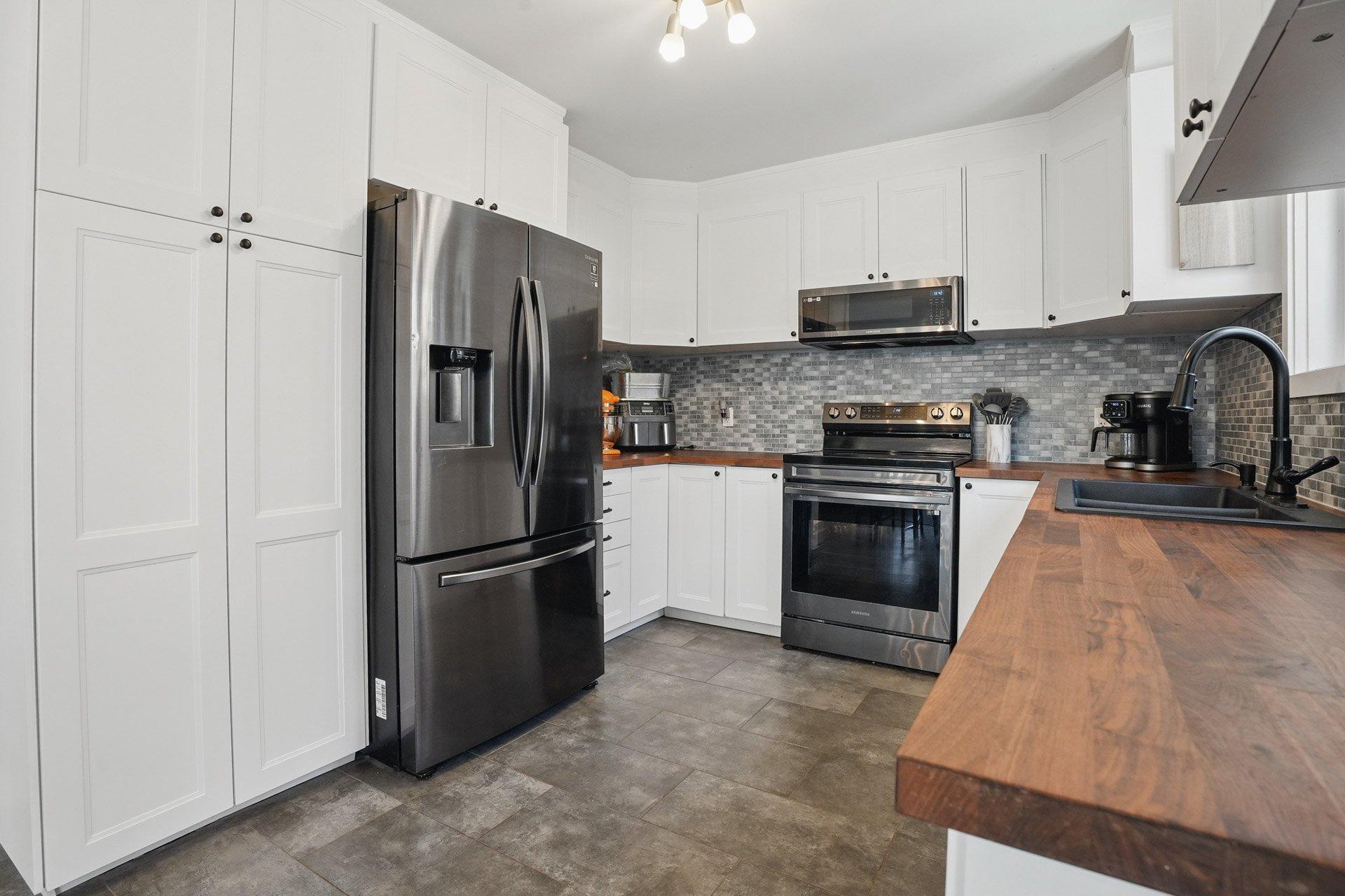 









140


Ch. Lamoureux

,
Cantley,




QC
J8V3M6

