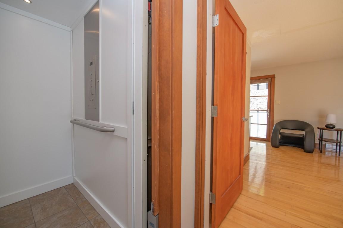 









100


Kestrel

Place, 12,
Vernon,




BC
V1H 1T6

