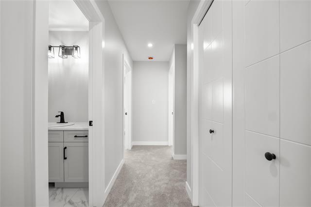 









30


Van Riesen

DR,
Niverville,




MB
R0A 0A1

