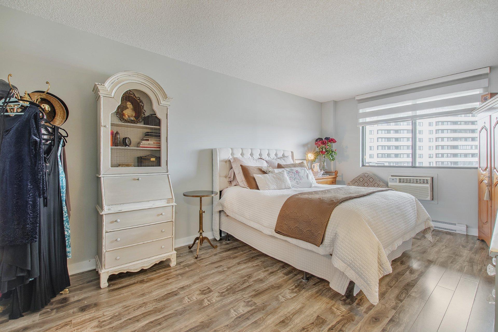 









2505


Av. du Havre-des-Îles

, 404,
Laval (Chomedey),




QC
H7W4X9

