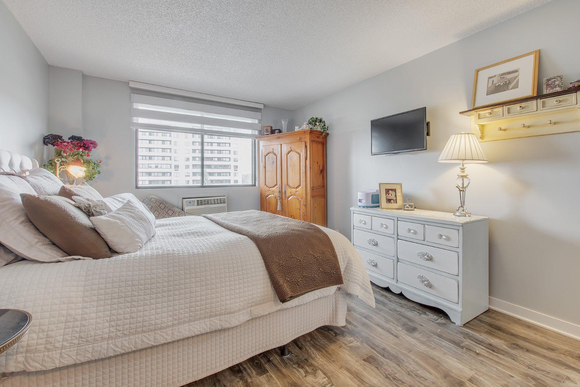 









2505


Av. du Havre-des-Îles

, 404,
Laval (Chomedey),




QC
H7W4X9

