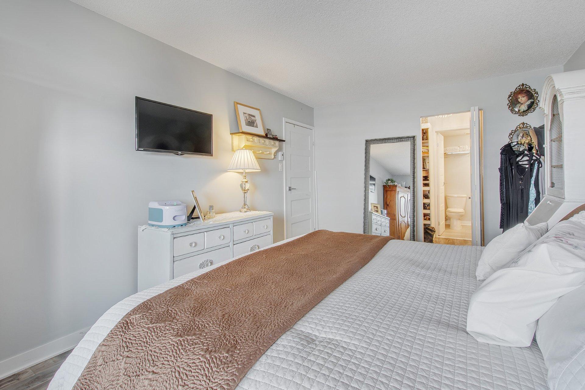 









2505


Av. du Havre-des-Îles

, 404,
Laval (Chomedey),




QC
H7W4X9

