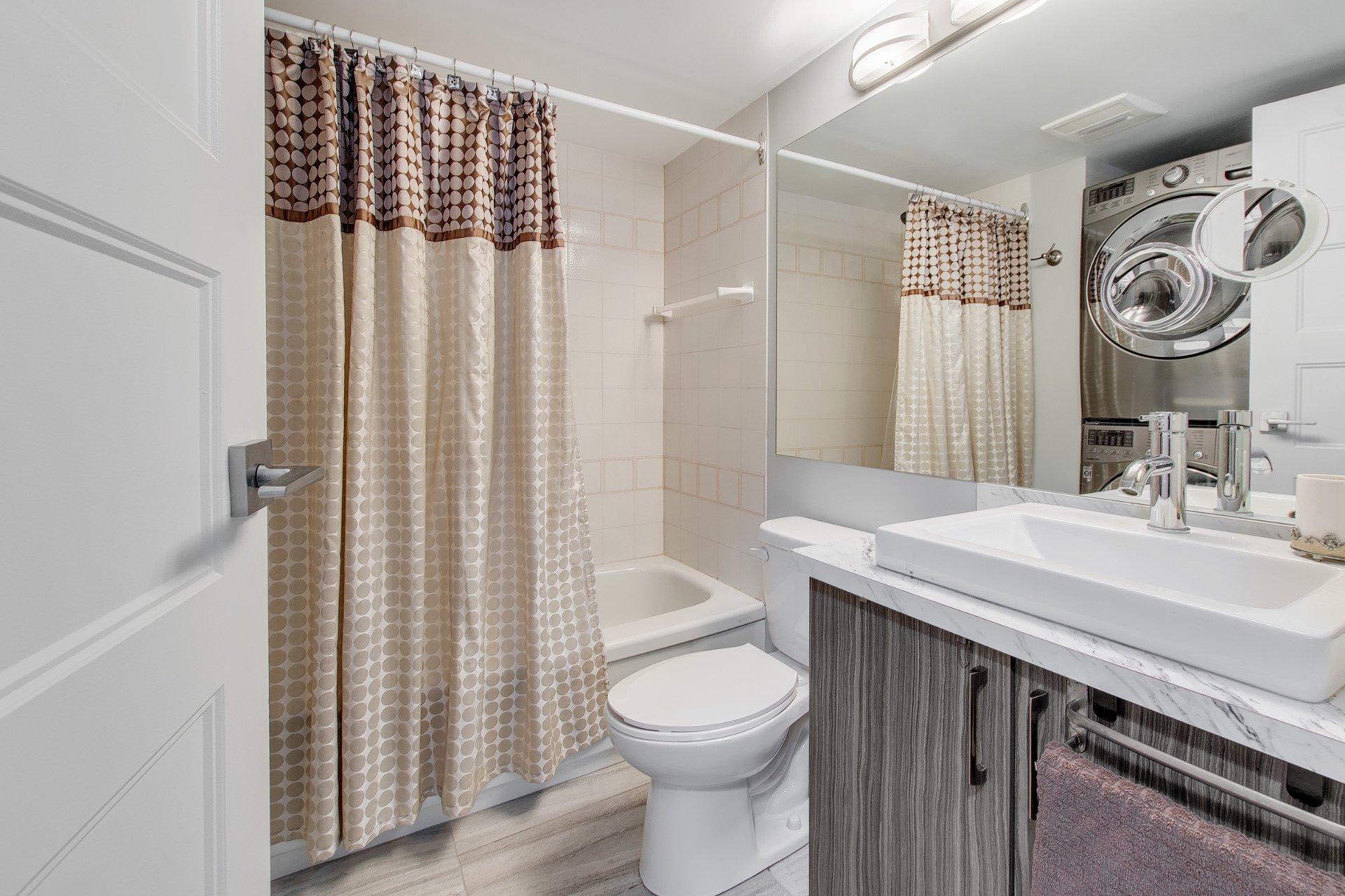 









2505


Av. du Havre-des-Îles

, 404,
Laval (Chomedey),




QC
H7W4X9

