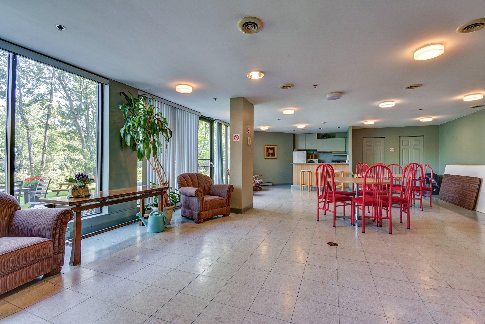 









2505


Av. du Havre-des-Îles

, 404,
Laval (Chomedey),




QC
H7W4X9

